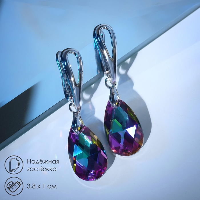 Серьги со стразами «Иллюзион» капля цвет фиолетово-зеленый в серебре Серьги со стразами «Иллюзион» капля цвет фиолетово-зеленый в серебре