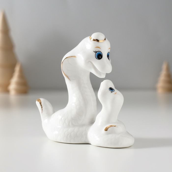 Сувенир керамика Сувенир керамика "Папа змей и малыш" белый с золотом 4х9х8 см