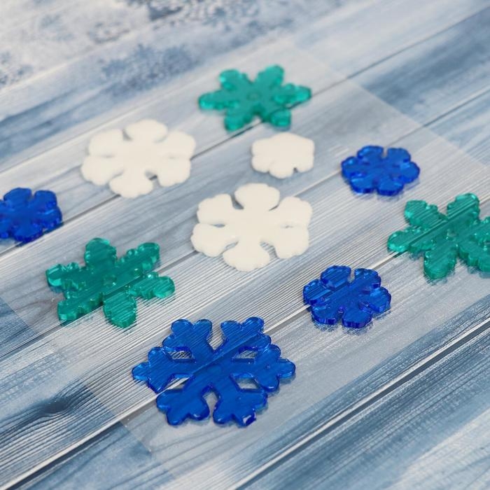 Наклейка на стекло Наклейка на стекло "Снежиночки" (набор 10 шт) 12,5х12,5 см, белый зелёный синий