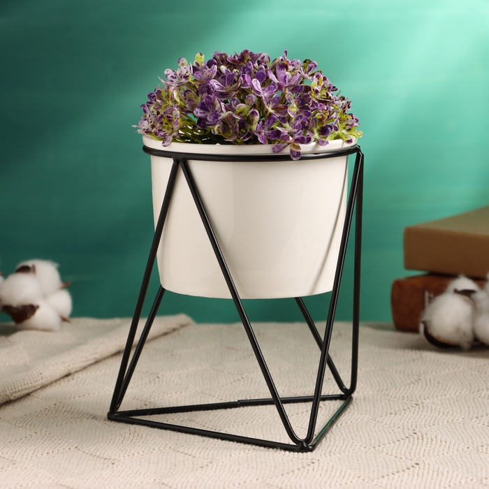 Горшок на подставке Горшок на подставке "Грани" белый с черным, 14х11х15см
