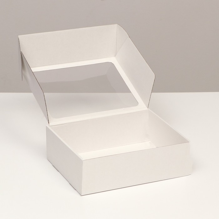 Коробка-шкатулка с окном, белая, 27 х 21 х 9 см Коробка-шкатулка с окном, белая, 27 х 21 х 9 см