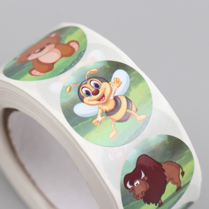 Наклейка бумага Наклейка бумага "Жители джунглей" d=2,5 см 500 шт в рулоне 3х6,5х6,5 см