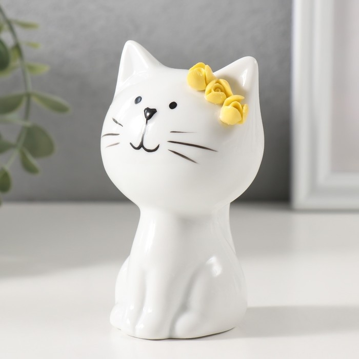 Сувенир керамика Сувенир керамика "Котик белый с жёлтыми цветочками на ушке, сидит" 7,2х6,5х10,3 см