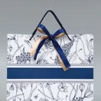 Пакет подарочный "Цветы", с бантом, 35 х 30 х 10 см