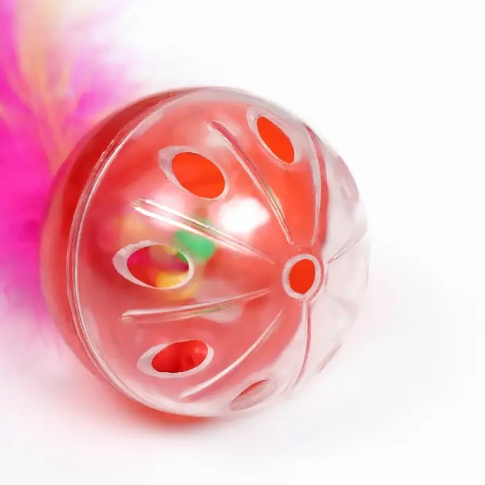 Шарик для кошек с бубенчиком  Шарик для кошек с бубенчиком "Солнце с пером", 4 см, прозрачно-красный