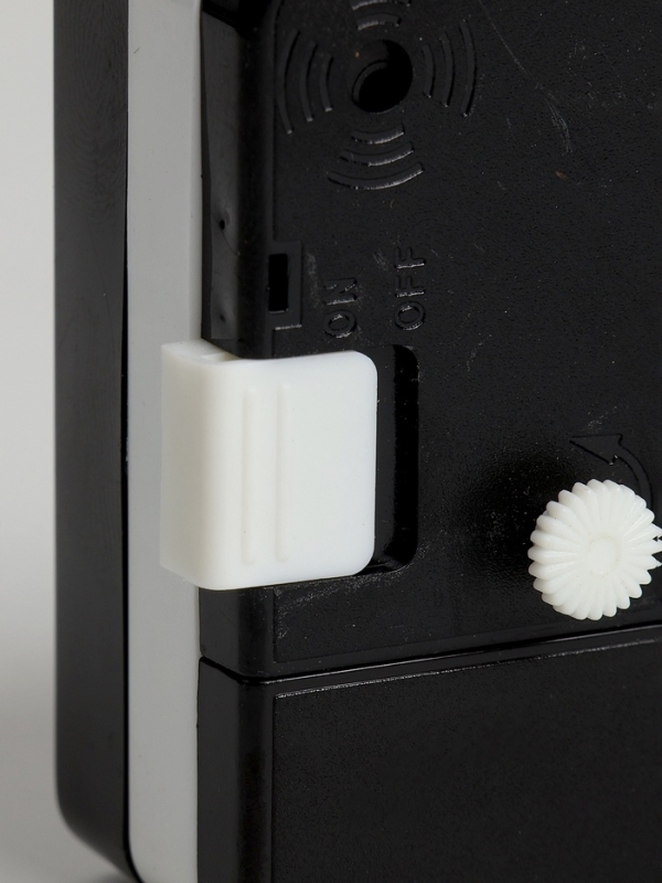 Часы будильник настольные, на батарейках, с подсветкой, 5.6 х 5.6 х2.5см, циферблат d-5 см Часы будильник настольные, на батарейках, с подсветкой, 5.6 х 5.6 х2.5см, циферблат d-5 см