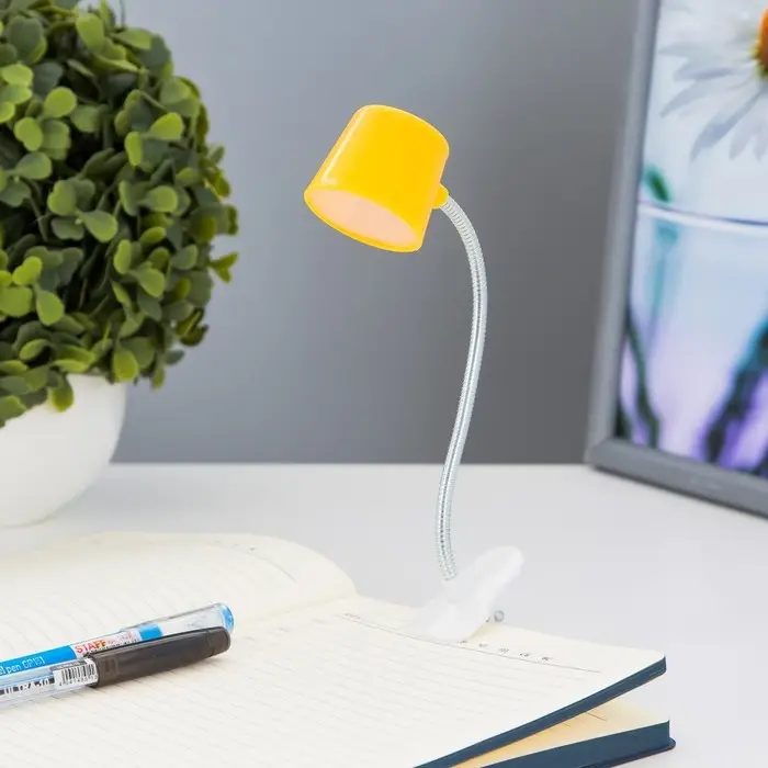 Лампа на прищепке LED "Прожектор" для чтения, от батареек МИКС 14х4х3,8 см RISALUX