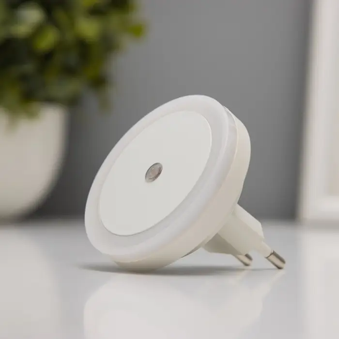 Ночник &laquo;Круг&raquo; LED реагирует на темноту, белый 6.5&times;6.5&times;5 см RISALUX
