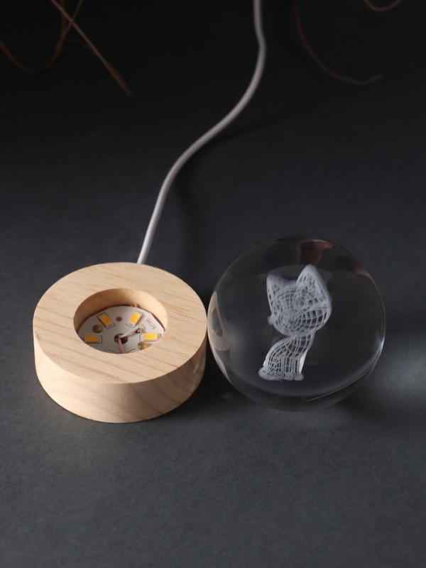 Сувенир стекло подсветка "Шар. Котёнок" d=6 см подставка дерево, USB