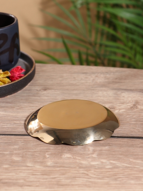 Подставка под мелочи Подставка под мелочи "Цветок" латунь с перламутром 10х10х1,5 см