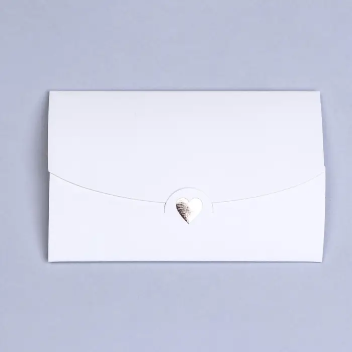 Конверт для подарочного сертификата, с тиснением, белый, 10.5&times;7 см