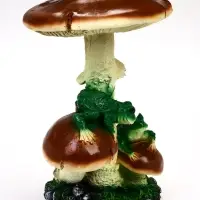 Садовая фигура 43 х_ х _ см зеленый полистоун Гриб тройной с двумя лягушками