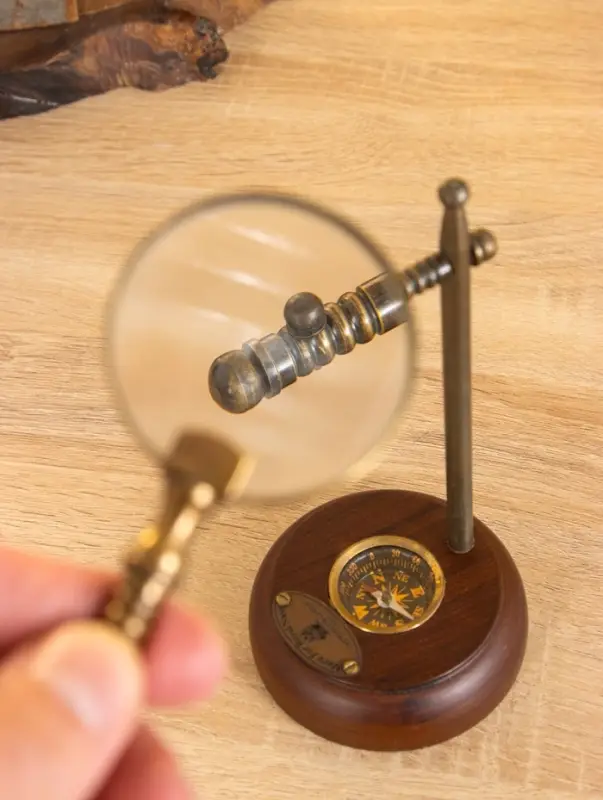 Лупа с подставкой 9х9х17 см Лупа с подставкой 9х9х17 см