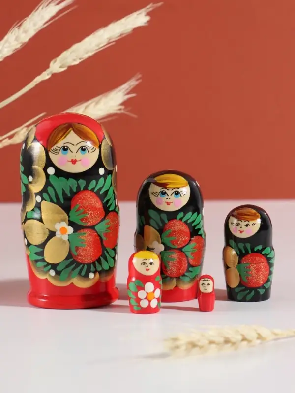 Матрёшка дерево &laquo;Наташа&raquo;, красная, 5-кукольная, 12 см