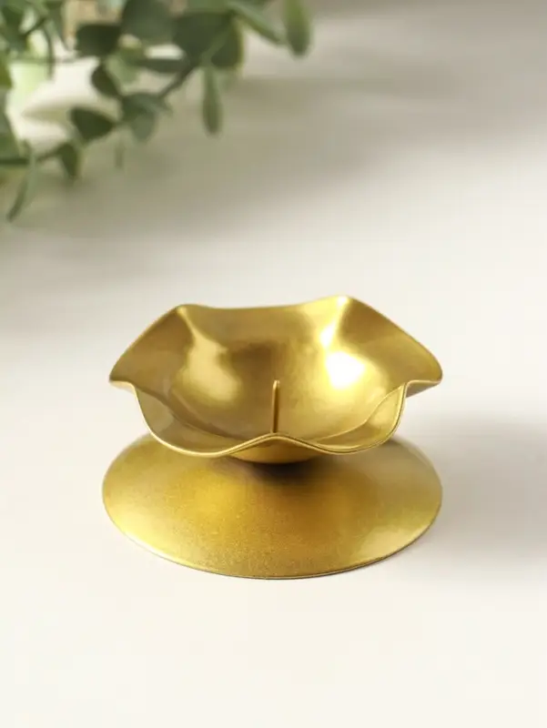 Подсвечник "Кувшинка Н" металл 7,3х3,5 см, золото