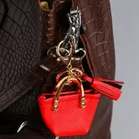 Брелок кожзам с карабином, с кистью "Сумка тоут" красная 6,5х3х7 см Брелок кожзам с карабином, с кистью "Сумка тоут" красная 6,5х3х7 см