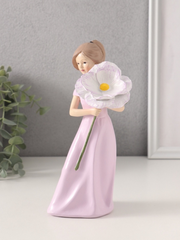 Сувенир полистоун Сувенир полистоун "Девушка с большим цветком в руках" 9,5х7,2х19,4 см
