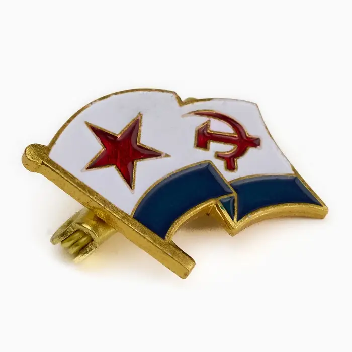 Значок «Флаг морской флот», 2.5×3.5 см, цветной в золоте Значок «Флаг морской флот», 2.5×3.5 см, цветной в золоте