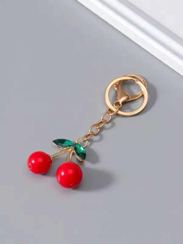 Брелок пластик с ремешком "Вишенки с листьями" 9х4х1,7 см