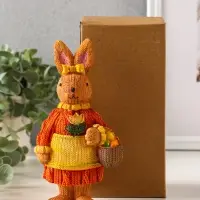 Сувенир полистоун "Зайка в вязанном платье с корзиной яиц" 5,5х8,2х16 см Сувенир полистоун "Зайка в вязанном платье с корзиной яиц" 5,5х8,2х16 см