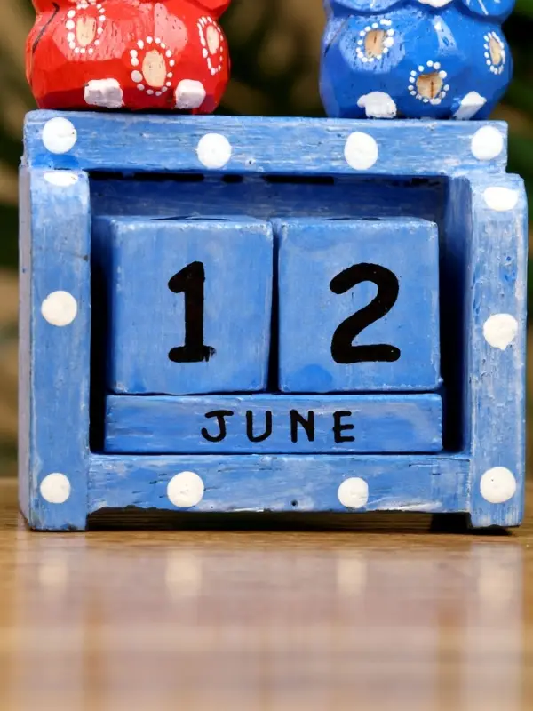 Календарь настольный «Пара совят», 8×4×9.5 см, дерево, синий, красный Календарь настольный «Пара совят», 8×4×9.5 см, дерево, синий, красный