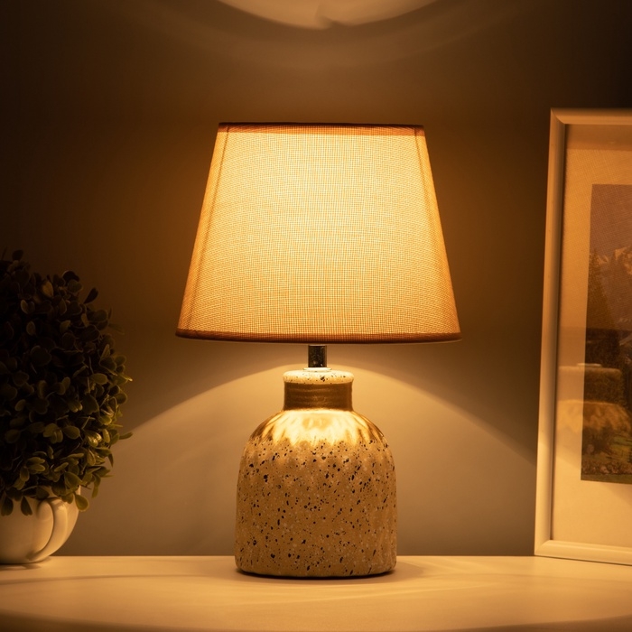 Настольная лампа с абажуром RISALUX «Овация», 1×Е14, 40 Вт, бежевый, 22×22×31 см Настольная лампа с абажуром RISALUX «Овация», 1×Е14, 40 Вт, бежевый, 22×22×31 см