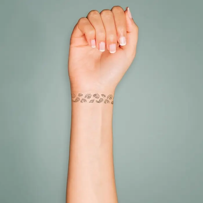 Переводная тату на тело чёрная «Браслет. Ракушки», 20×3 см Переводная тату на тело чёрная «Браслет. Ракушки», 20×3 см