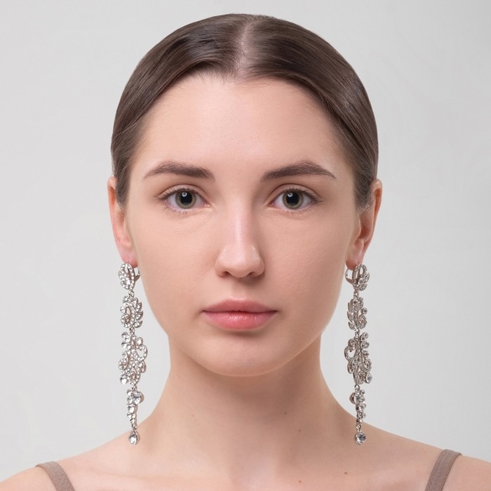 Серьги висячие со стразами «Вечерние» цветение, цвет белый в серебре, 10,5 см Серьги висячие со стразами «Вечерние» цветение, цвет белый в серебре, 10,5 см