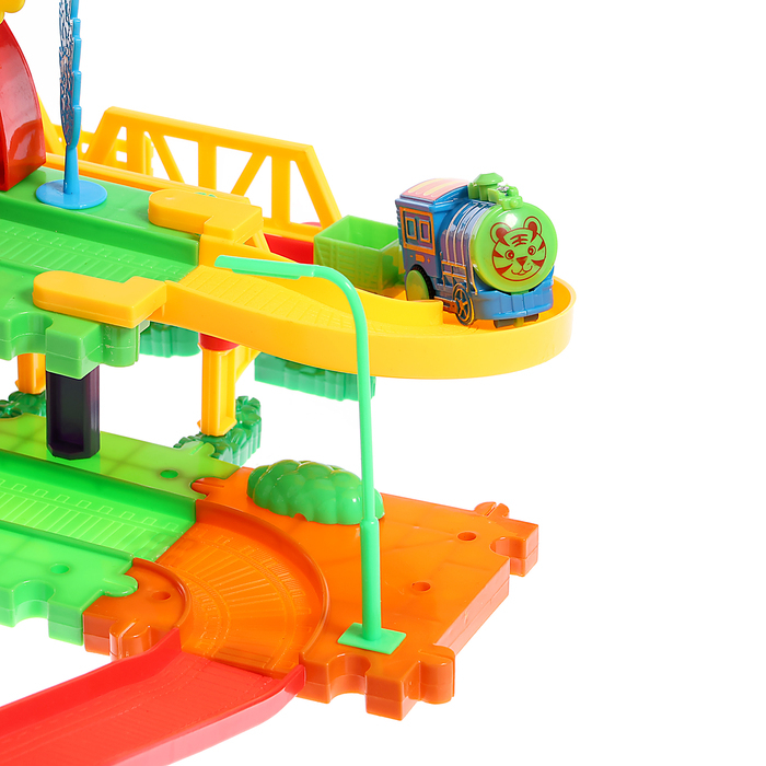 Железная дорога &laquo;Забавное путешествие&raquo;, 2 паровоза, работает от батареек