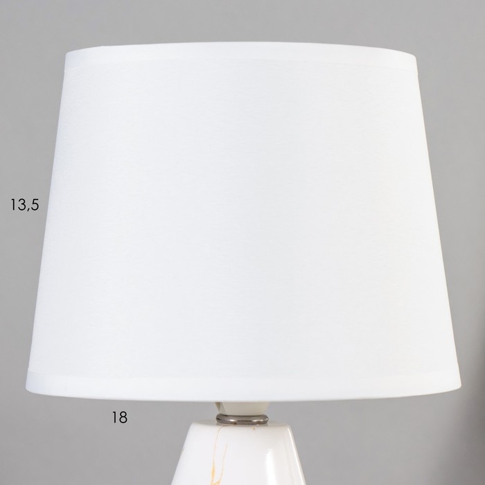 Настольная лампа Настольная лампа "Брианна" E14 40Вт белый 18х18х28,5 см RISALUX