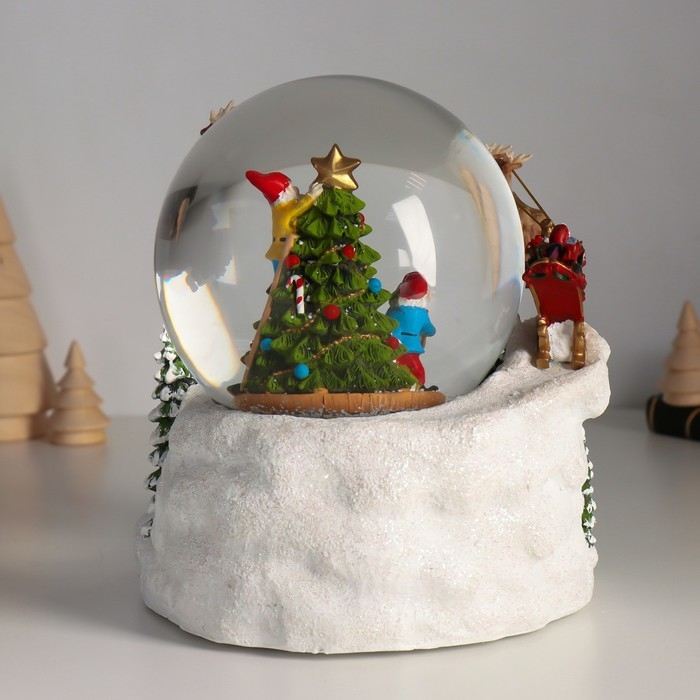 Сувенир полистоун водяной шар музыка, свет Сувенир полистоун водяной шар музыка, свет "Сани Деда Мороза" d=12 см 17х16,5х17,5 см