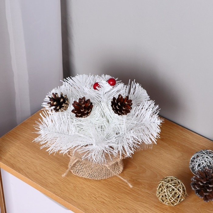 Новогодняя композиция  Новогодняя композиция "Скандинавия Премиум"шишки+ягоды 20 см