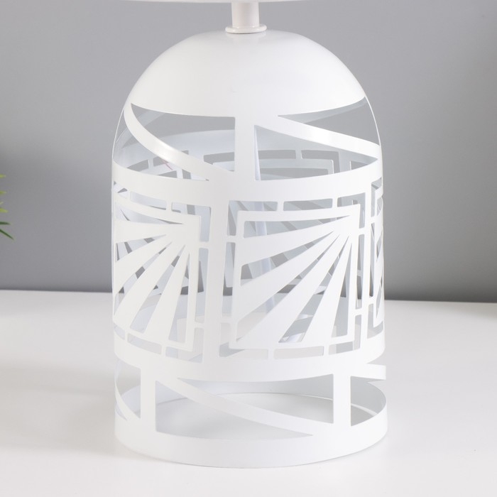 Настольная лампа Настольная лампа "Бирма" E14 40Вт белый 27х27х42 см RISALUX