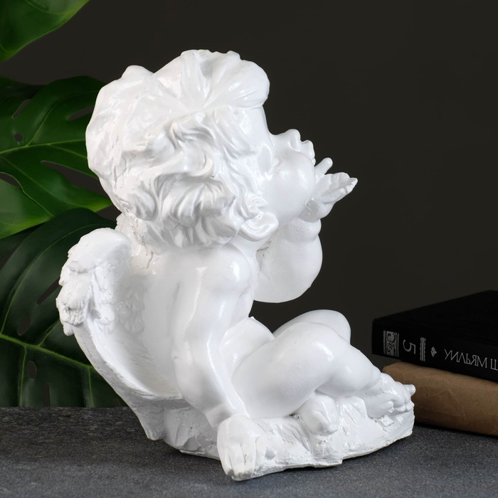 Фигура Фигура "Ангел посылает воздушный поцелуй" белый, 23х28х21см