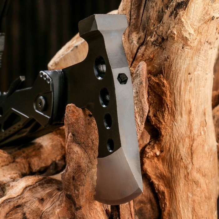 Мультитул с плоскогубцами и топором Мультитул с плоскогубцами и топором