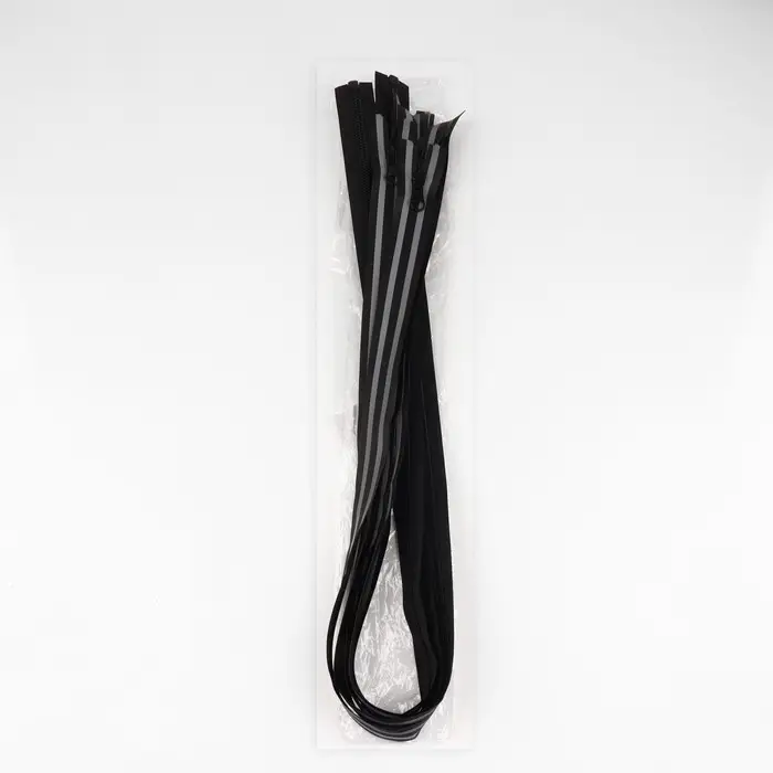 Молния «Спираль», №5, разъёмная, водонепроницаемая, со светоотражающей лентой, замок автомат, 100 см, чёрная, серая Молния «Спираль», №5, разъёмная, водонепроницаемая, со светоотражающей лентой, замок автомат, 100 см, чёрная, серая