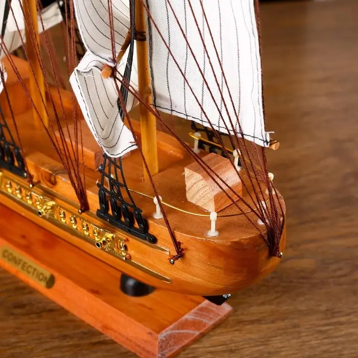 Сувенирная модель корабля &laquo;Астрильд&raquo;, борта светлое дерево, паруса бежевые, 48.5&times;44&times;8 см