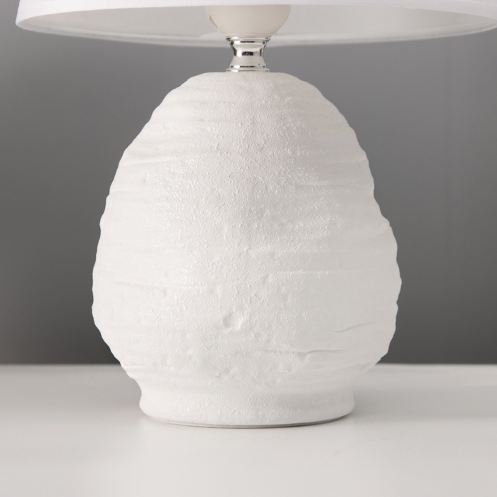 Настольная лампа с абажуром RISALUX «Аризона», 1×40 Вт, Е27, белый, 20×20×32 см Настольная лампа с абажуром RISALUX «Аризона», 1×40 Вт, Е27, белый, 20×20×32 см