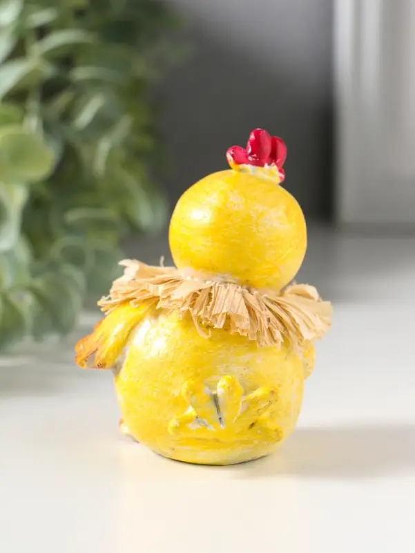 Сувенир полистоун "Жёлтый цыплёнок с соломенным венком" 7х7х8 см