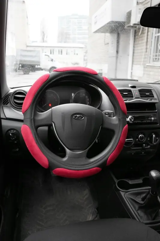 Спонжевая оплетка руля AVS SP-426M-RD ( размер M, красный) - Серия "Sponge"
