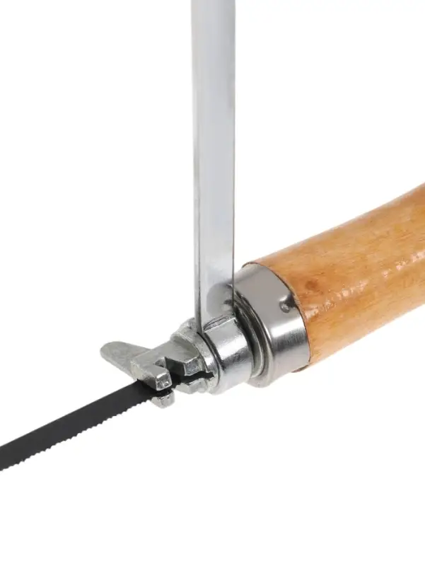 Лобзик ручной ТУНДРА, деревянная рукоятка, в комплекте пилки, 130 мм