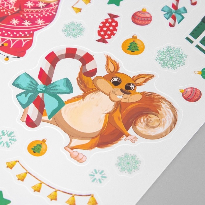 Наклейка интерьерная цветная Наклейка интерьерная цветная "Белки с подарками" 30х40 см