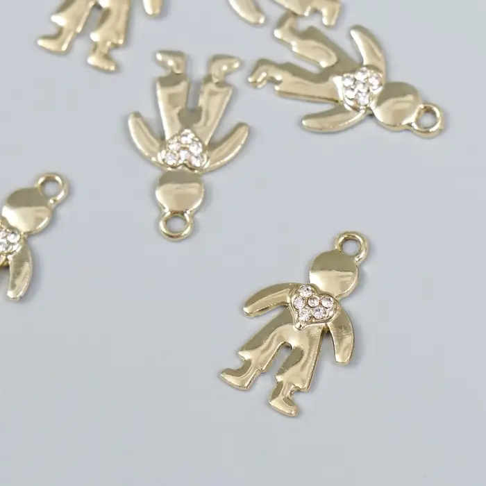 Металлический элемент, декоративная подвеска «Арт Узор. Мальчик с сердечком», стразы, золото, 1.5×2.2 см