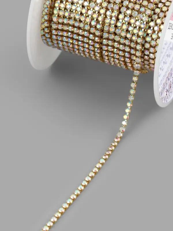 Цепь со стразами, с голографией, металл, стекло, 2 мм, 9&plusmn;1 м, цвет золотой