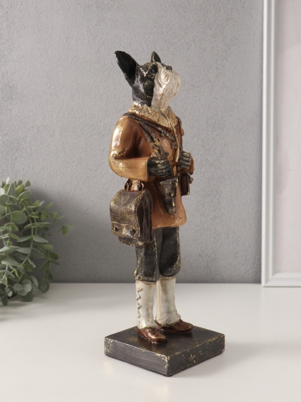 Сувенир полистоун "Бульдог-охотник в тулупе" 8х9,5х31,5 см