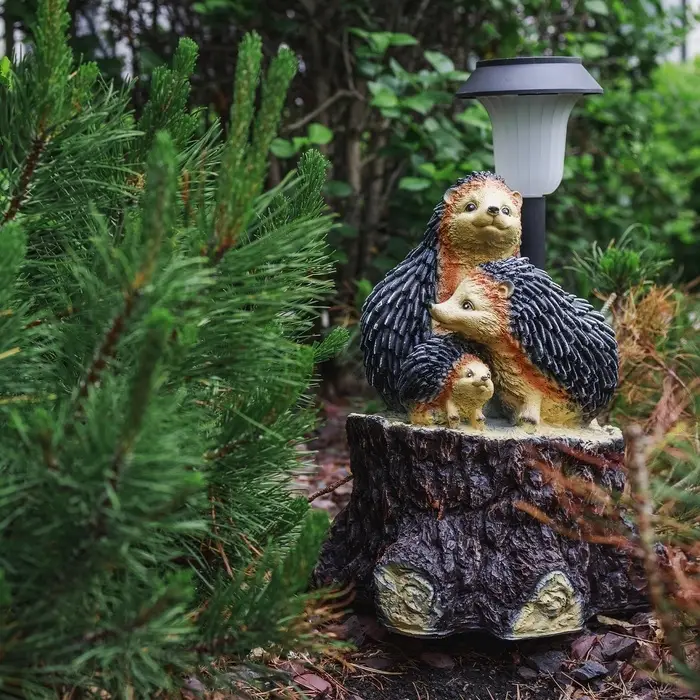 Садовая фигура - фонарь из полистоуна &laquo;Три ежа на пне&raquo;, 27&times;26&times;34 см