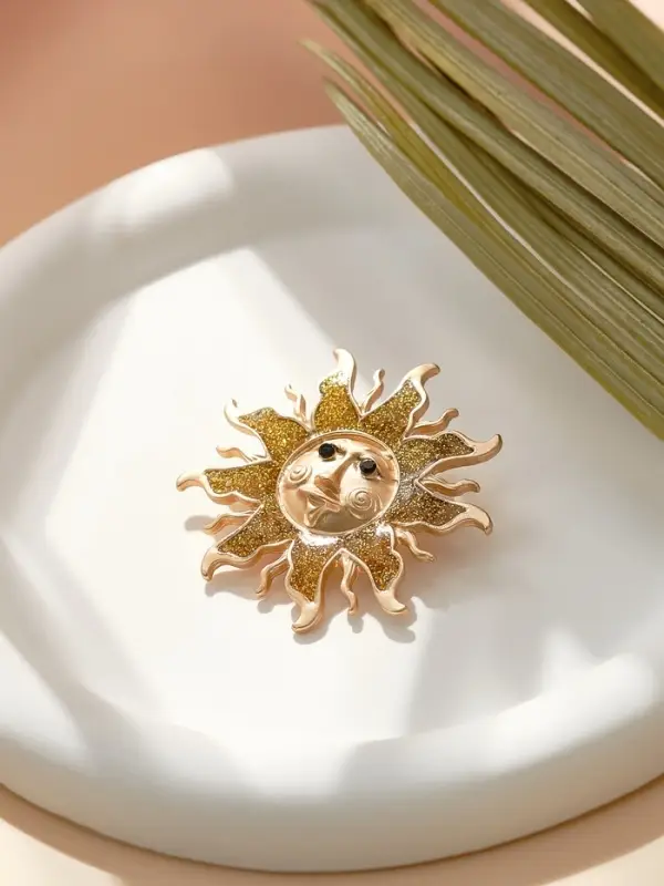 Брошь &laquo;Солнце&raquo;, чёрная, золотой в матовом золоте