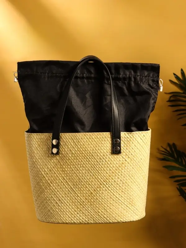 Сумка плетёная из пандана, 29×17×42 см, бежево-чёрная