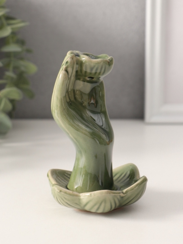 Подставка для благовоний керамика "Цветок в руке" 7,5х7,5х10,5 см