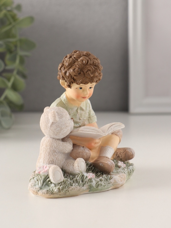 Сувенир полистоун Сувенир полистоун "Кудрявый мальчишка читает книжку медвежонку" 9х7х9 см